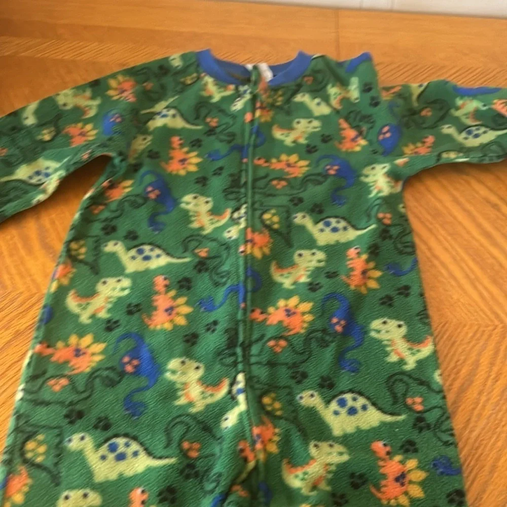 Preowned one piece pajamas - Picture 4 of 8